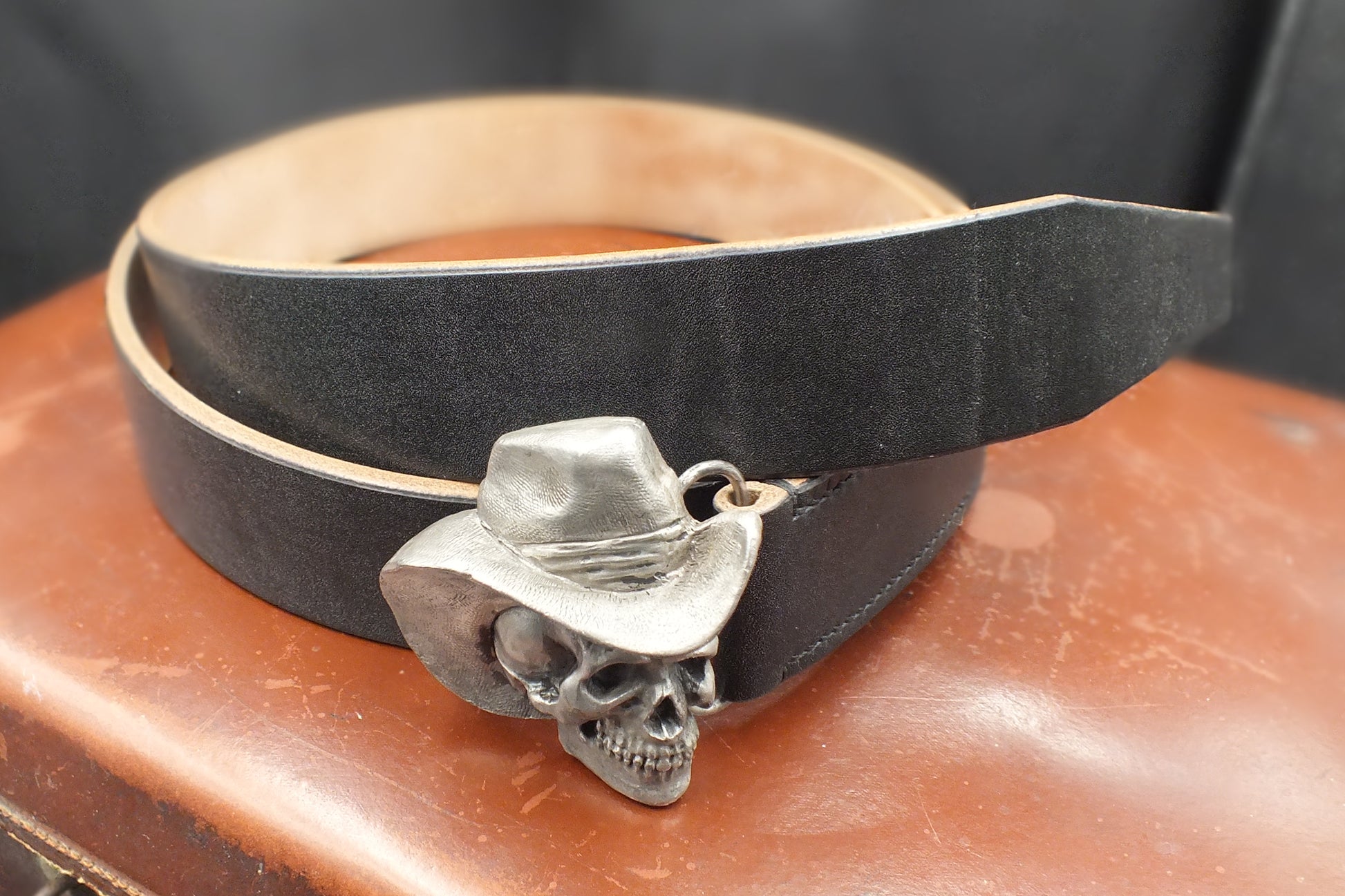 oak-bark-tanned-leather-belt-skull-buckle-40mm-handmade